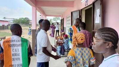 Côte d’Ivoire : les Ivoiriens dans l’attente des résultats après un vote sans heurts