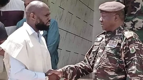 Mandat international contre Kemi Seba