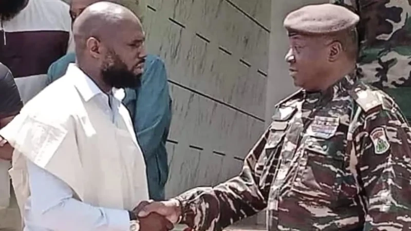 Mandat international contre Kemi Seba